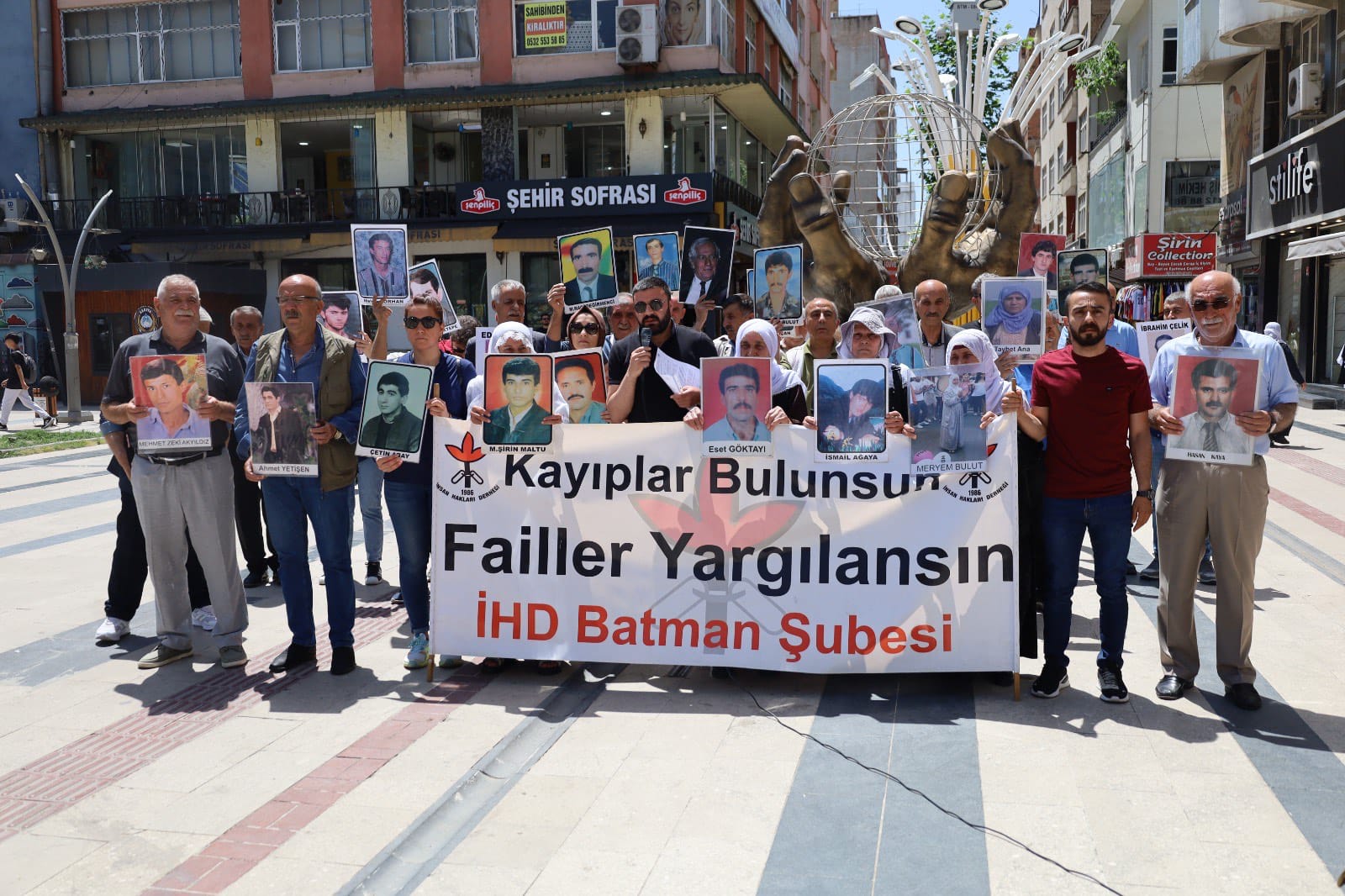 “Hakikat arayışında ısrarcı olacağız”