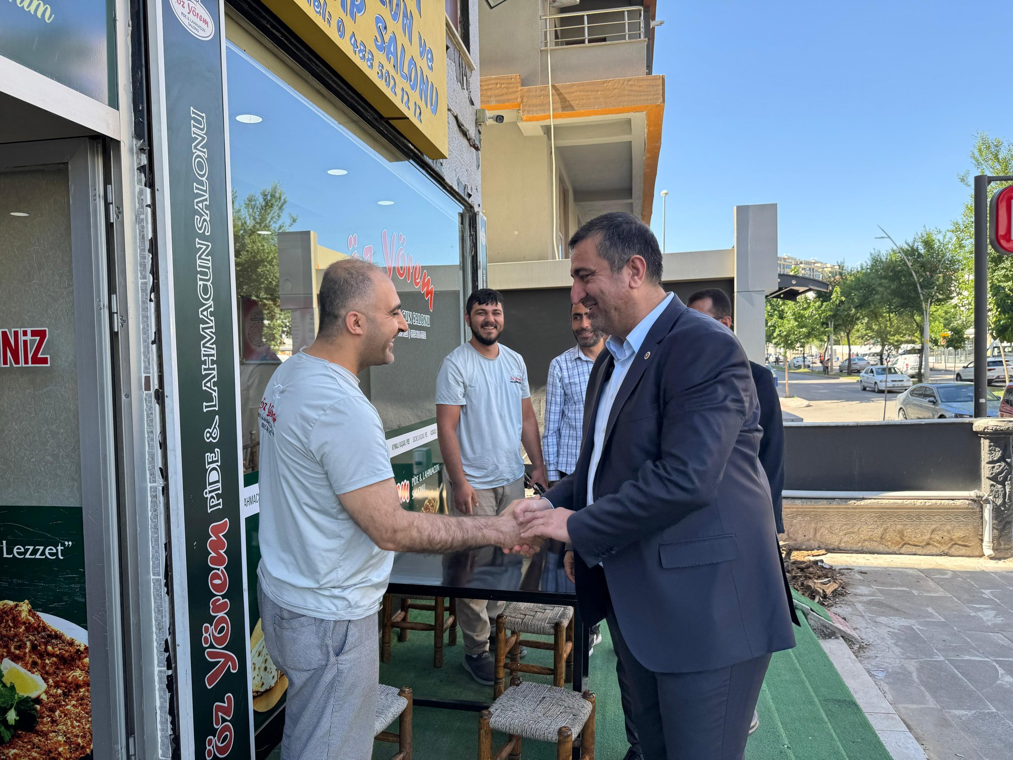 Halkla buluşmaya devam ediyor