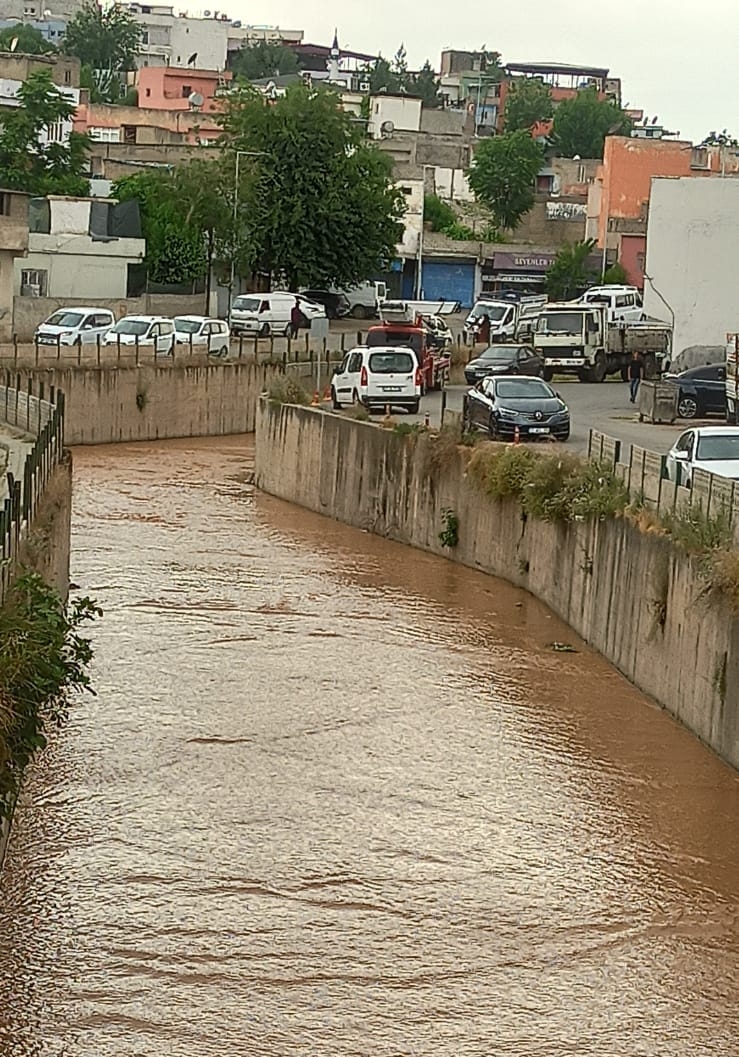İluh deresi çamurlu akıyor!
