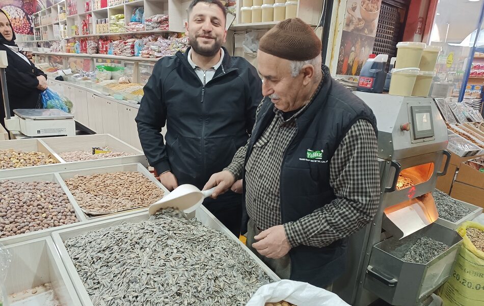 Kavrulmuş ayçekirdeği 80 lira