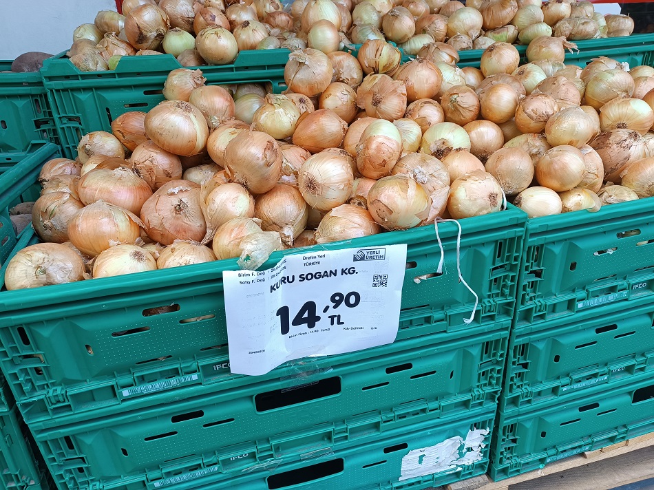 Kuru soğanın kilosu 15 lira