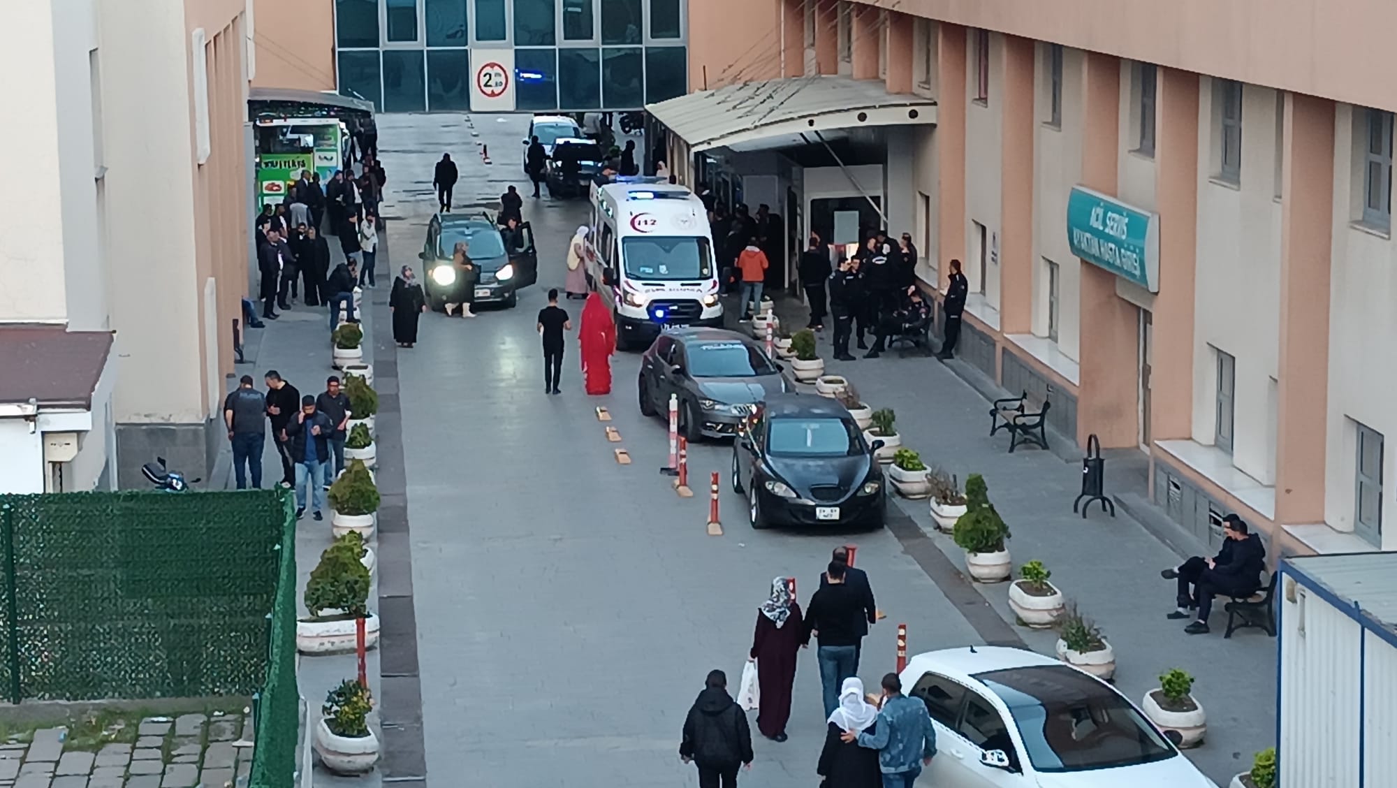 Motosiklet kamyonetle çarpıştı