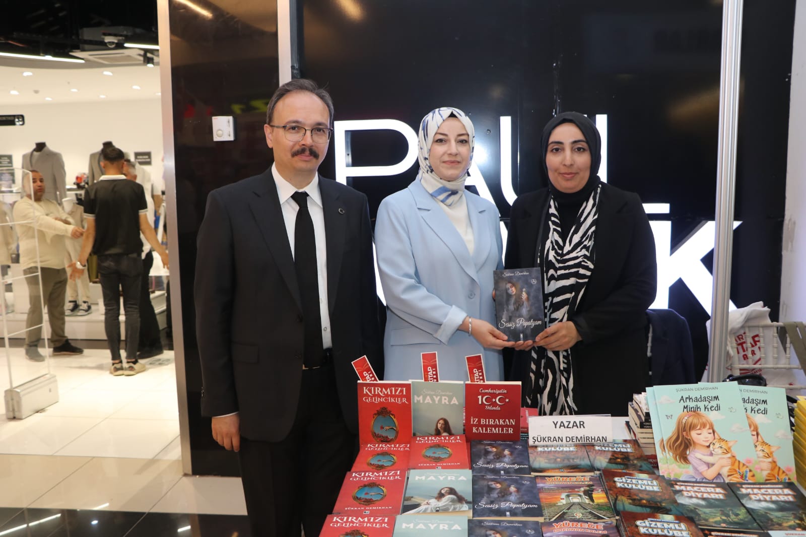 Siirt Kitap Fuarında Demirhan’a yoğun ilgi