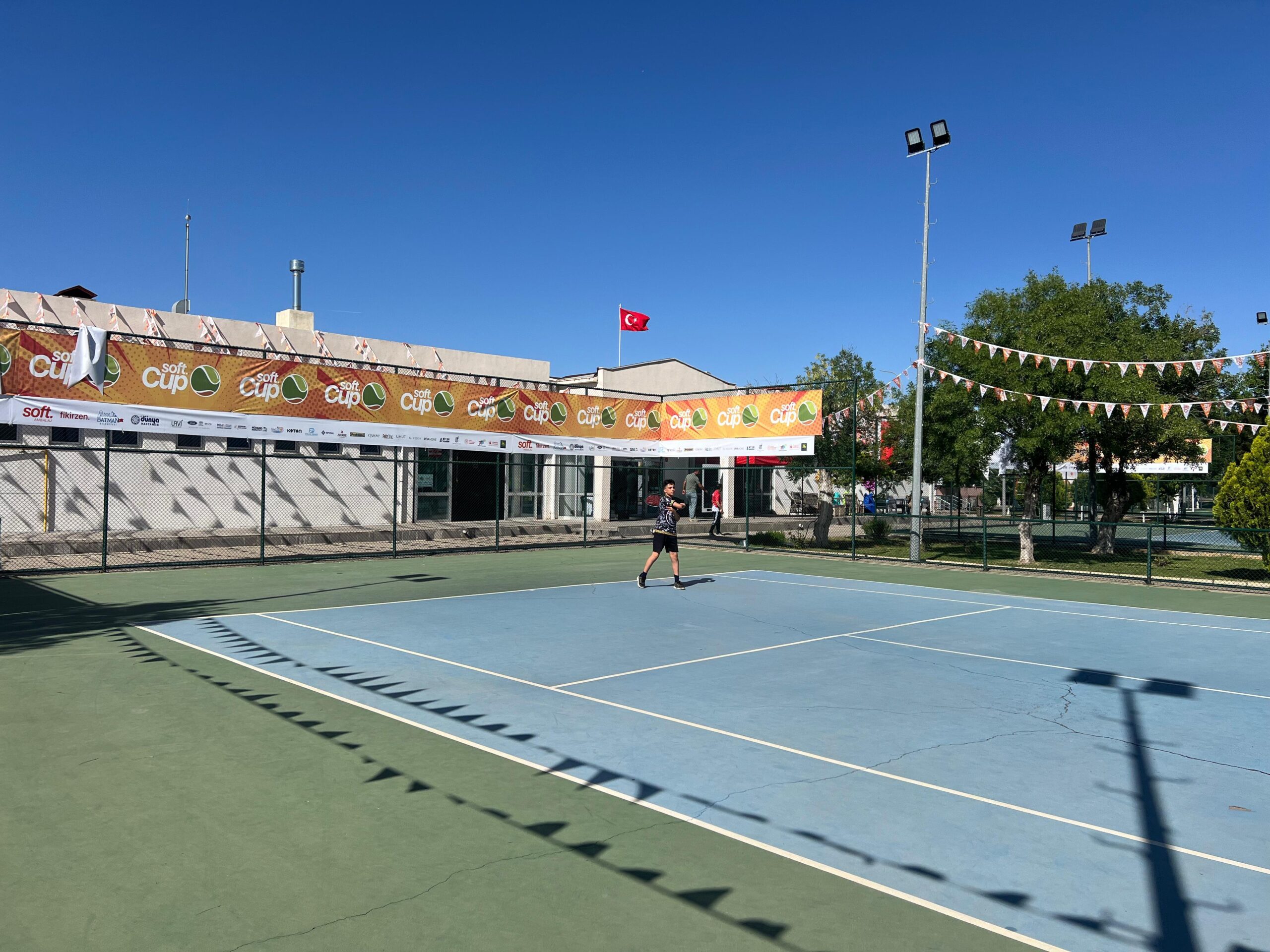 Tenis turnuvası start aldı