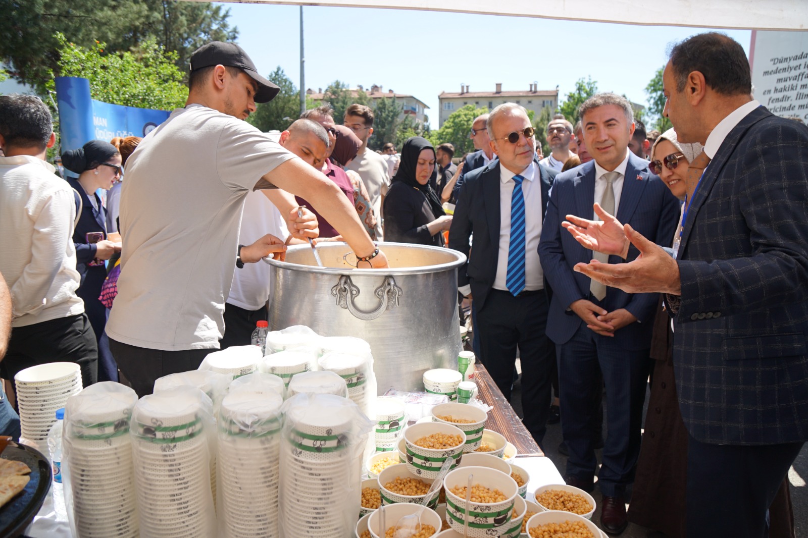 Üniversitede festival coşkusu