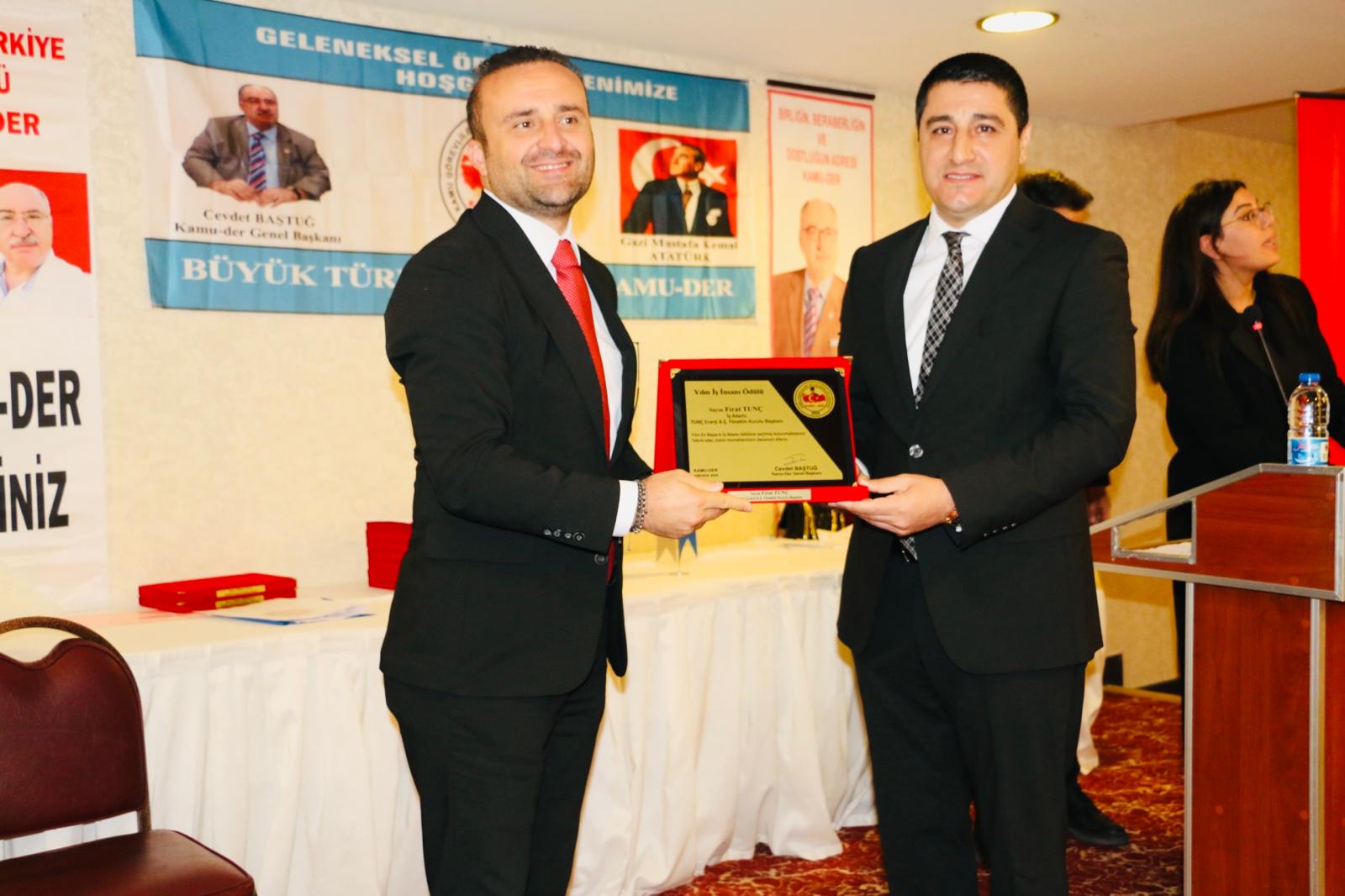 Yılın iş insanı ödülünü aldı