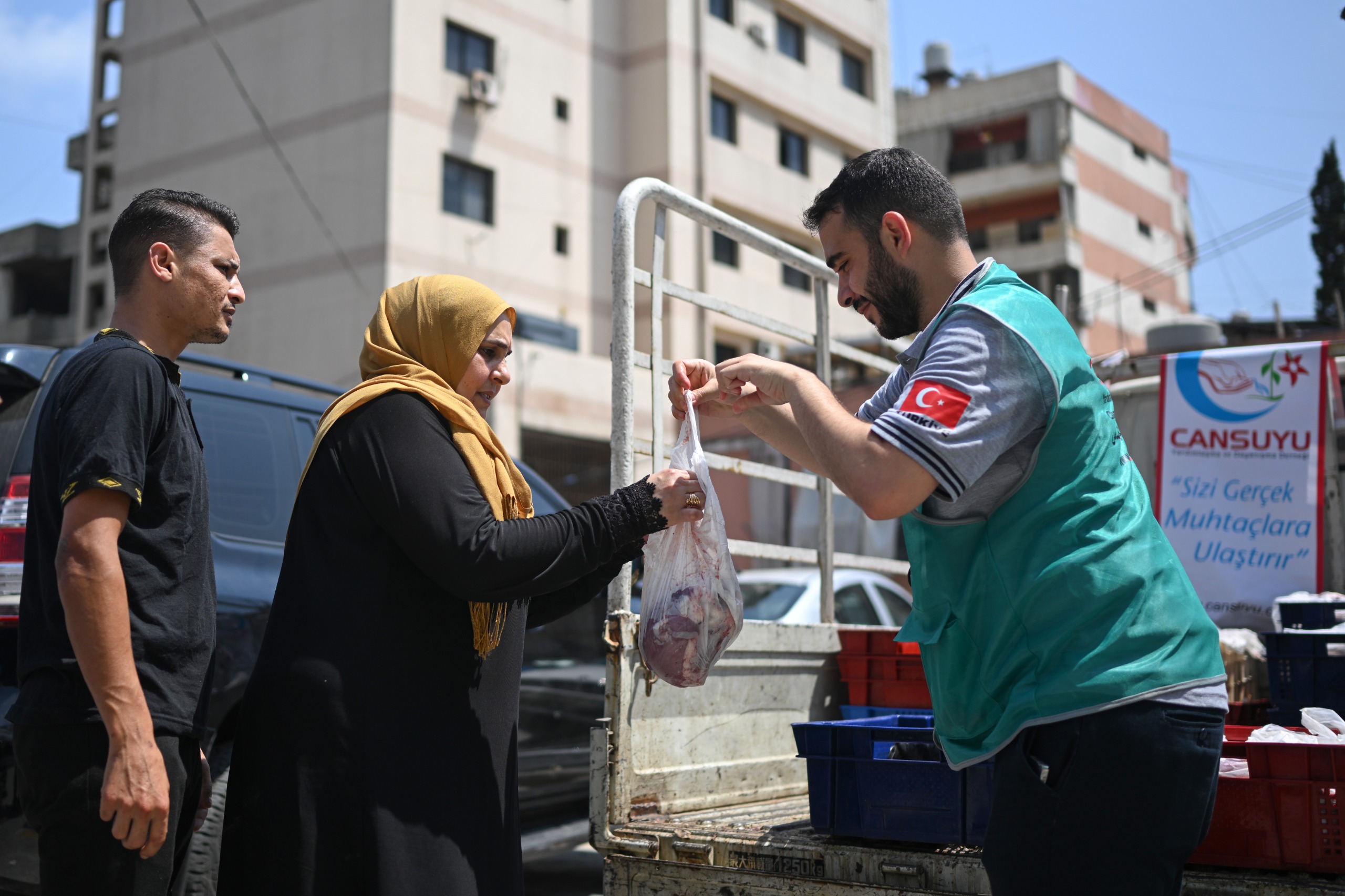 1 Milyon 650 bin kişiye et yardımı ulaştırdılar
