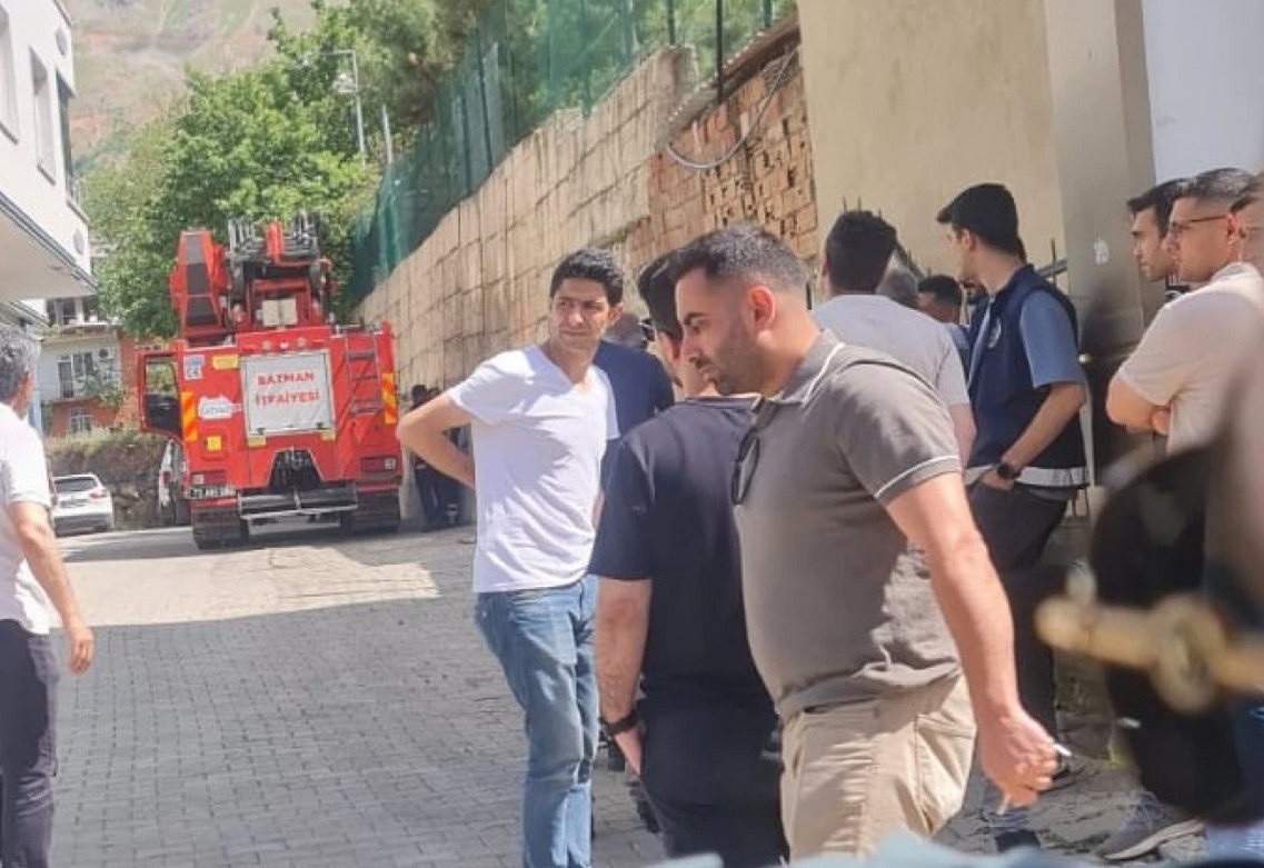 Ailesini tahrayla rehin aldı