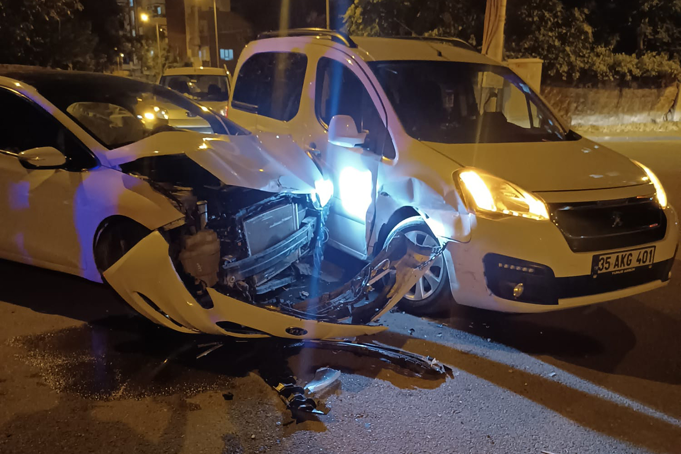 Bayramda trafik kazaları: 5 Yaralı