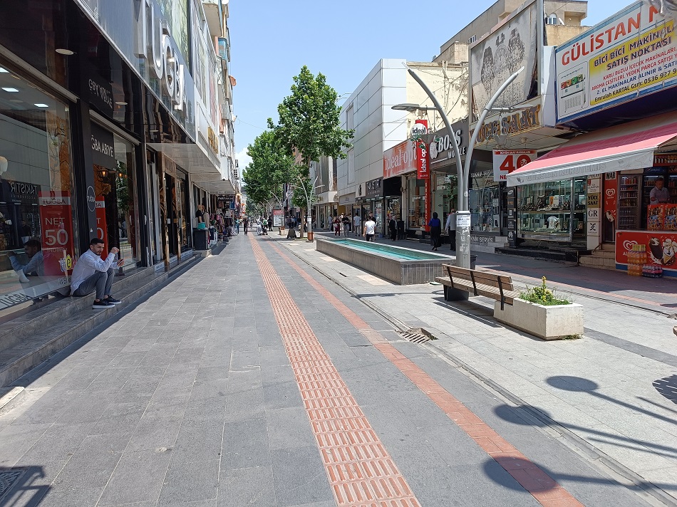 Cadde ve sokaklar boşaldı