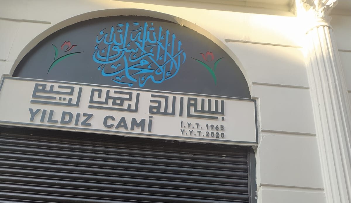 Camide mahsur kaldı