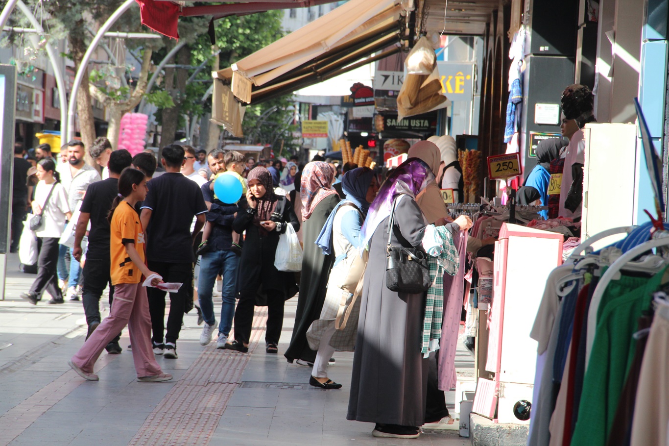 Çarşıda bayram hareketliliği!