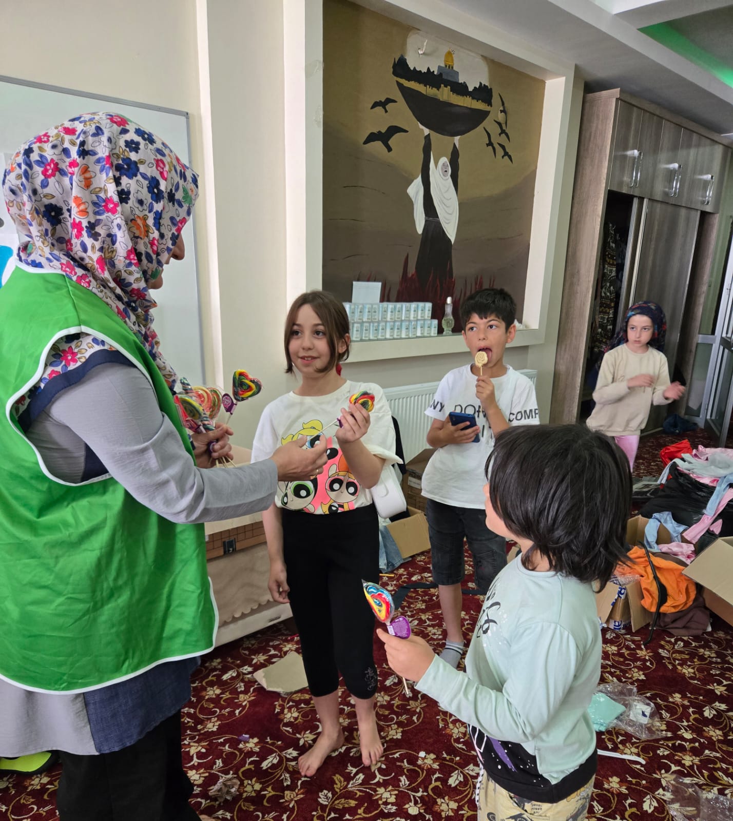 İHH’dan yetim çocuklara bayram jesti