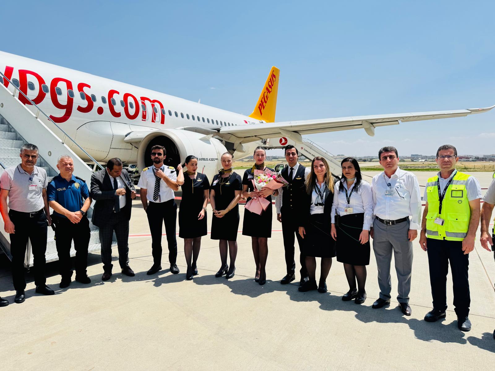 İzmir uçağını karşıladılar