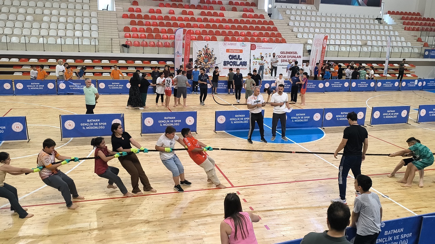 Minik öğrenciler eğlenerek yarıştı