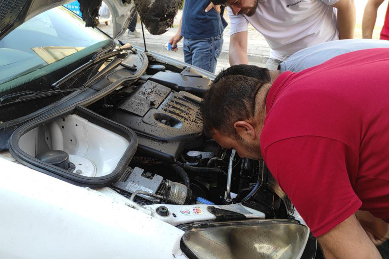 Otomobilde küçük çaplı patlama!