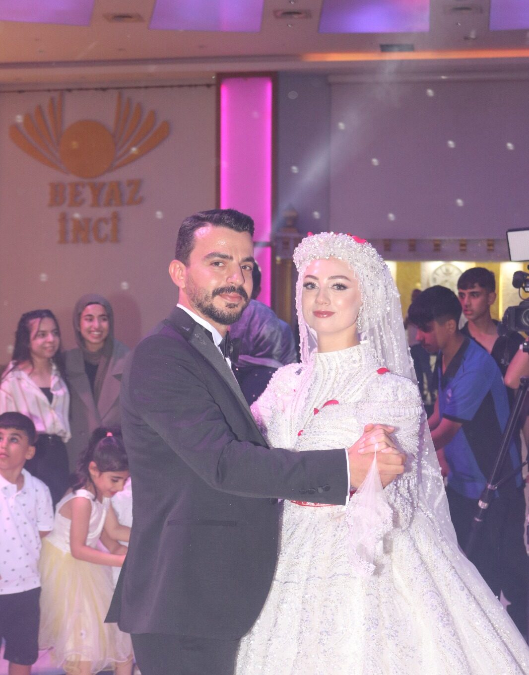 Özdemir ve Nergiz ailelerinin mutlu günü