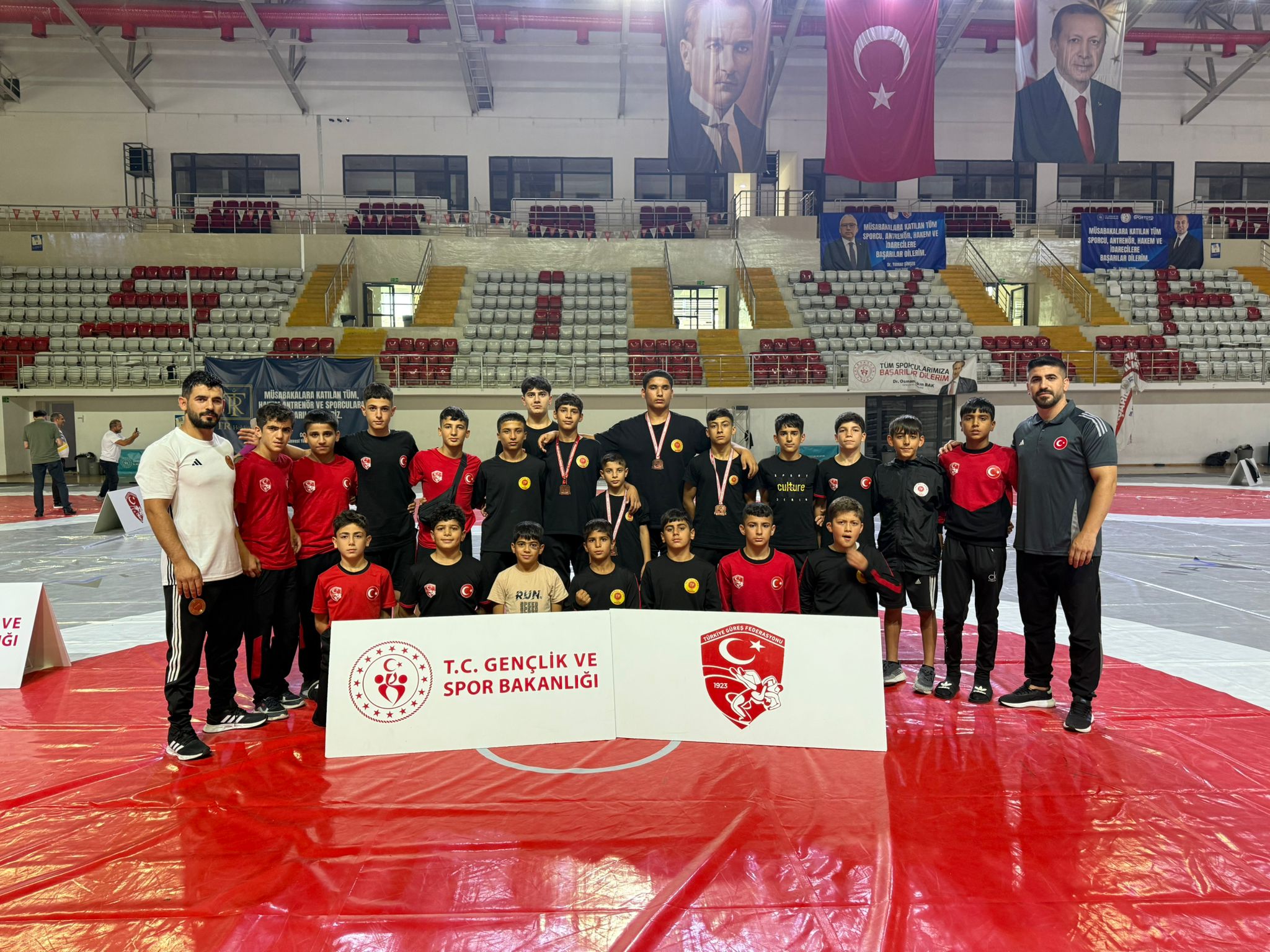 Petrolsporlu güreşçilerden büyük başarı