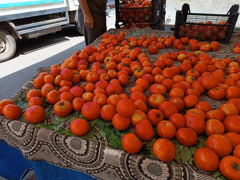 Yerli domates pazarda 25 lira