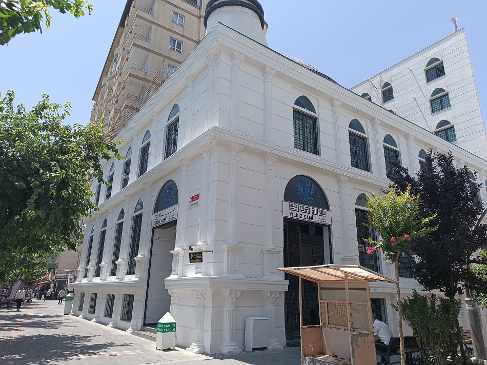 Yıldız Cami yenilendi
