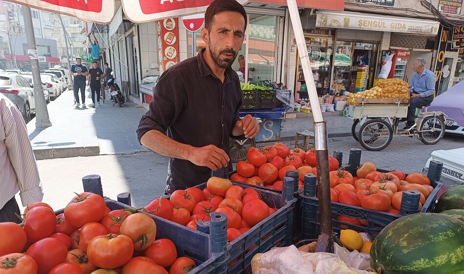 Yöresel ürünleri tezgahına taşıyor