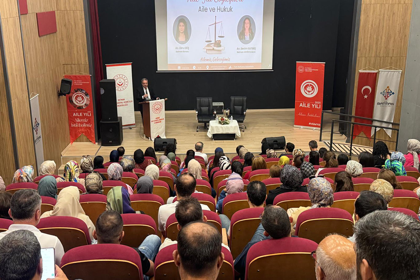 ‘Aile ve Hukuk’ konulu söyleşi düzenlendi