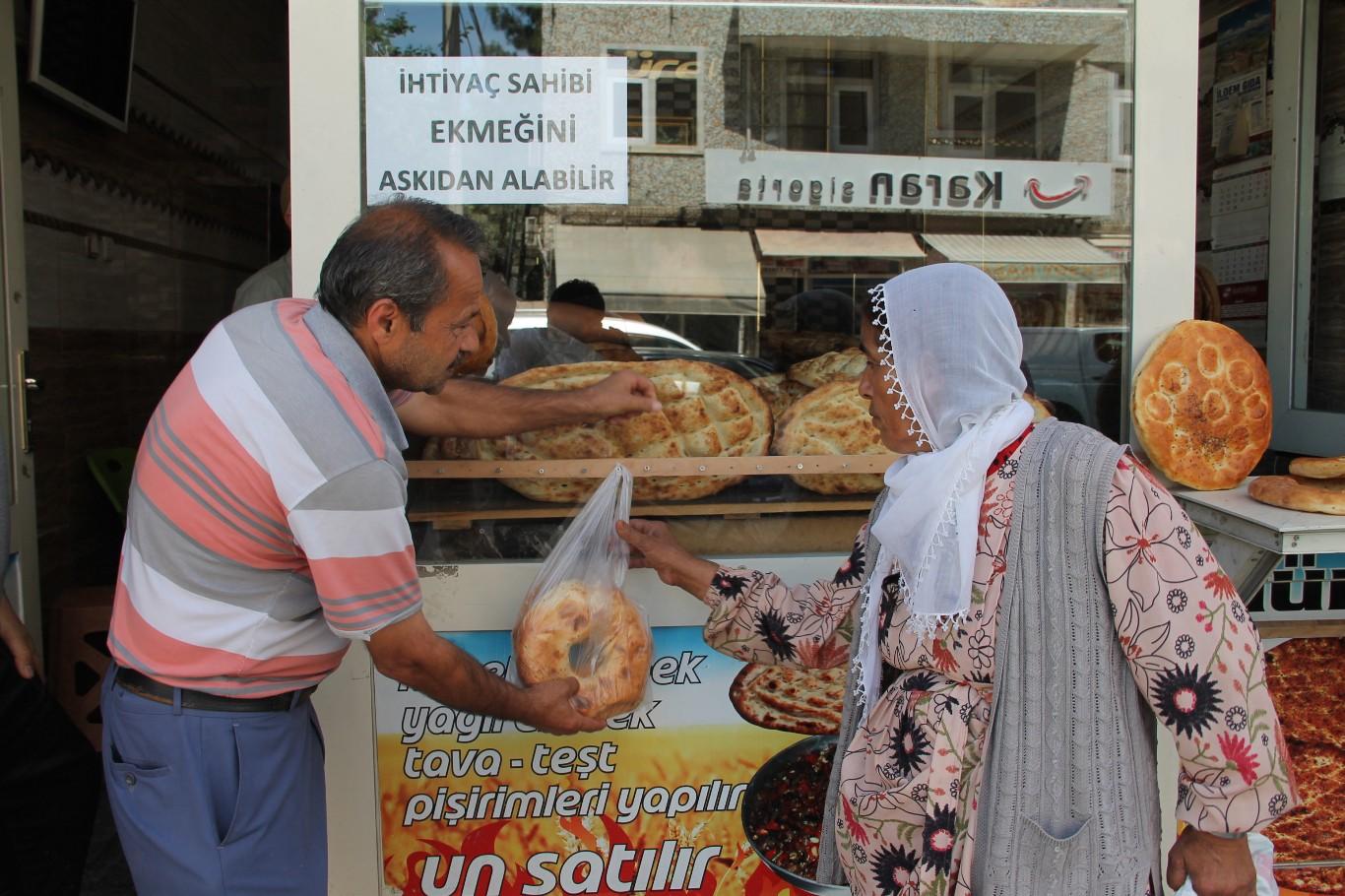 ‘Askıda Ekmek’ geleneği yaşatılıyor
