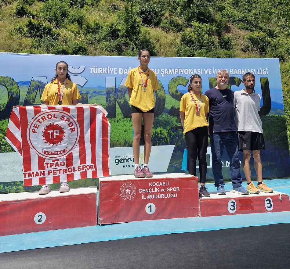 Dağ koşularında zirveyi bırakmadılar