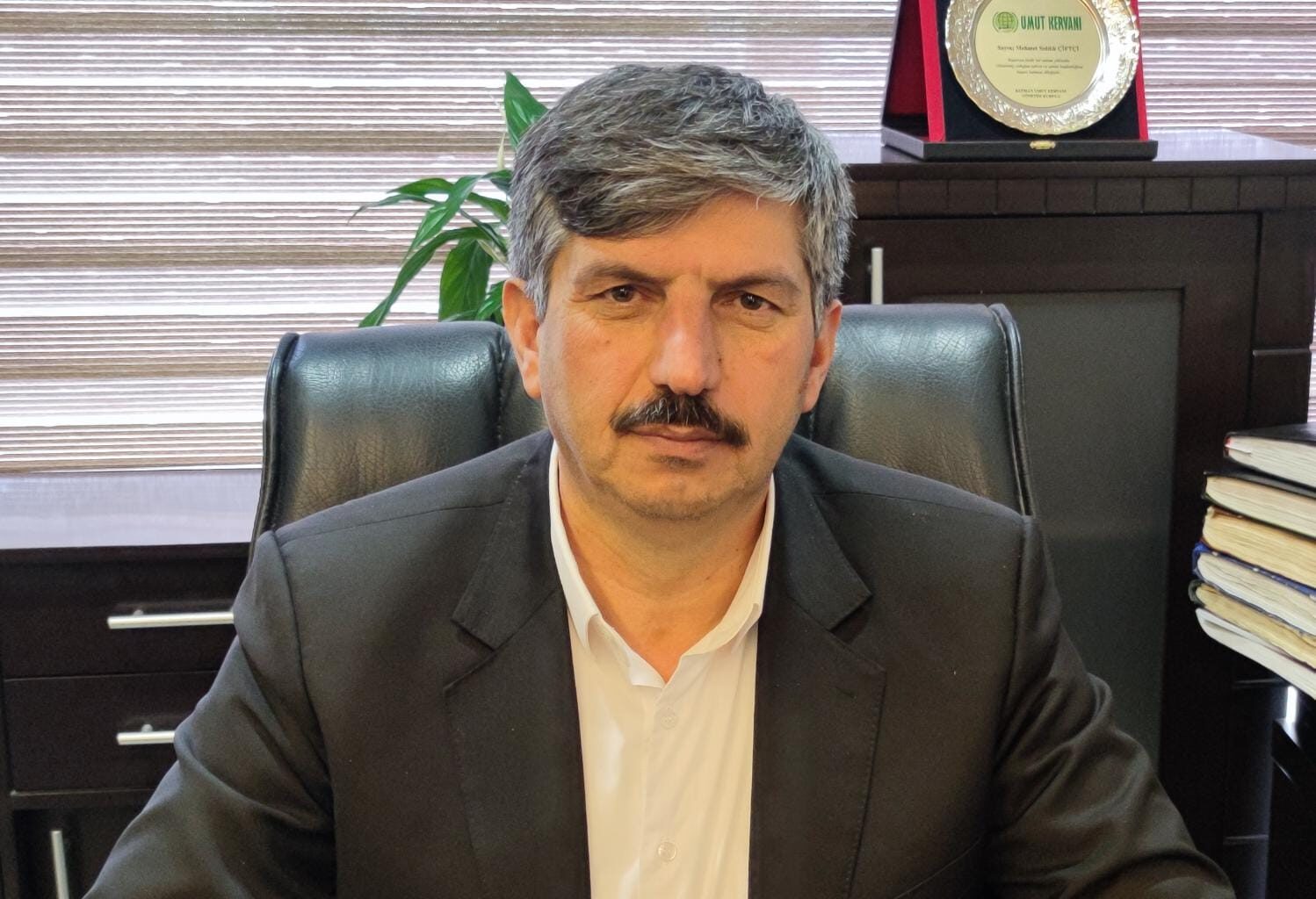 “Gençlerimize sahip çıkmak zorundayız”