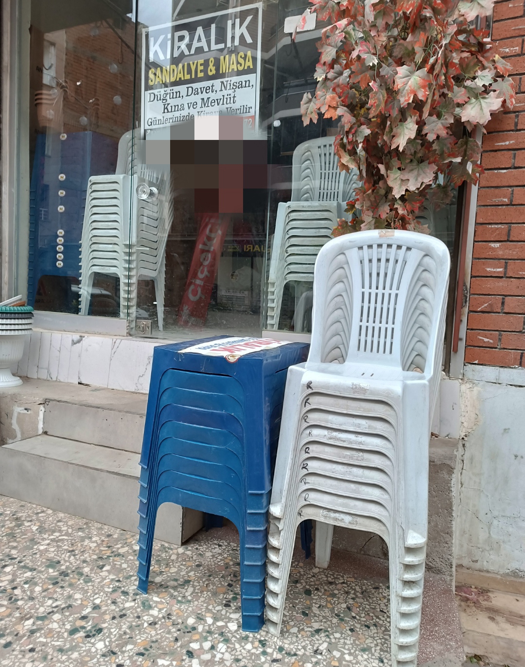 Masa ve sandalyede kiralık dönemi