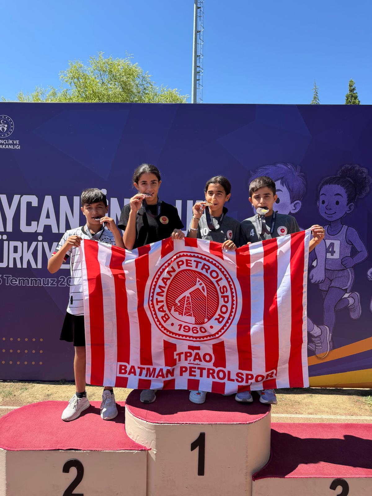 Minik atletlerden büyük başarı