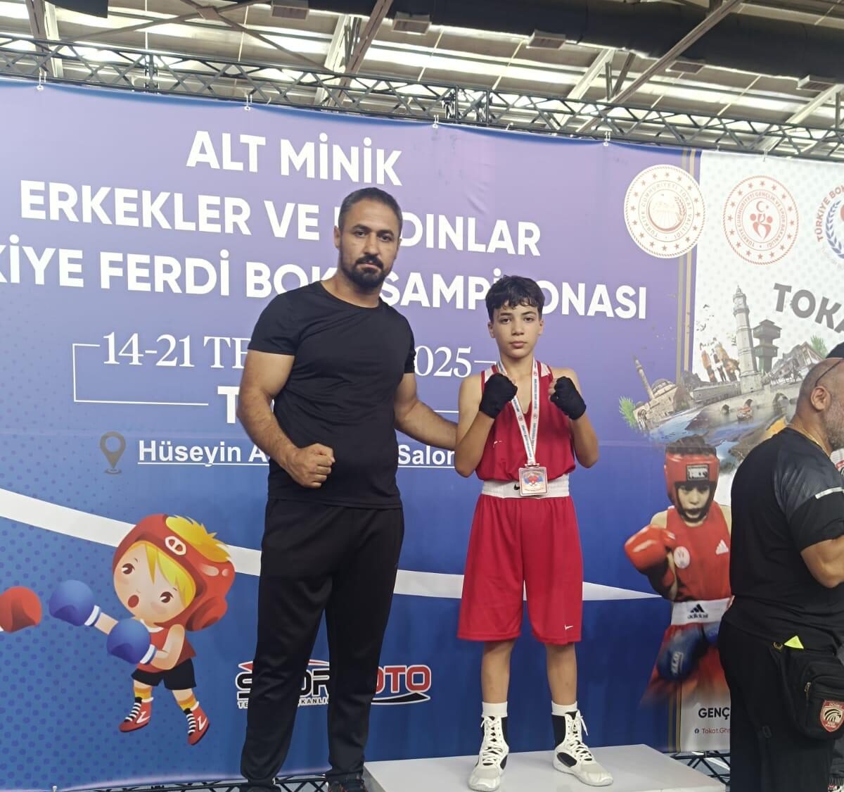 Minikler ringi salladı