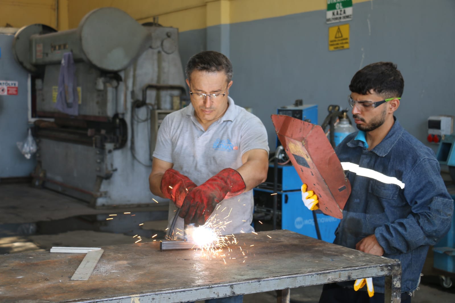 Öğrencilere uygulamalı eğitim desteği