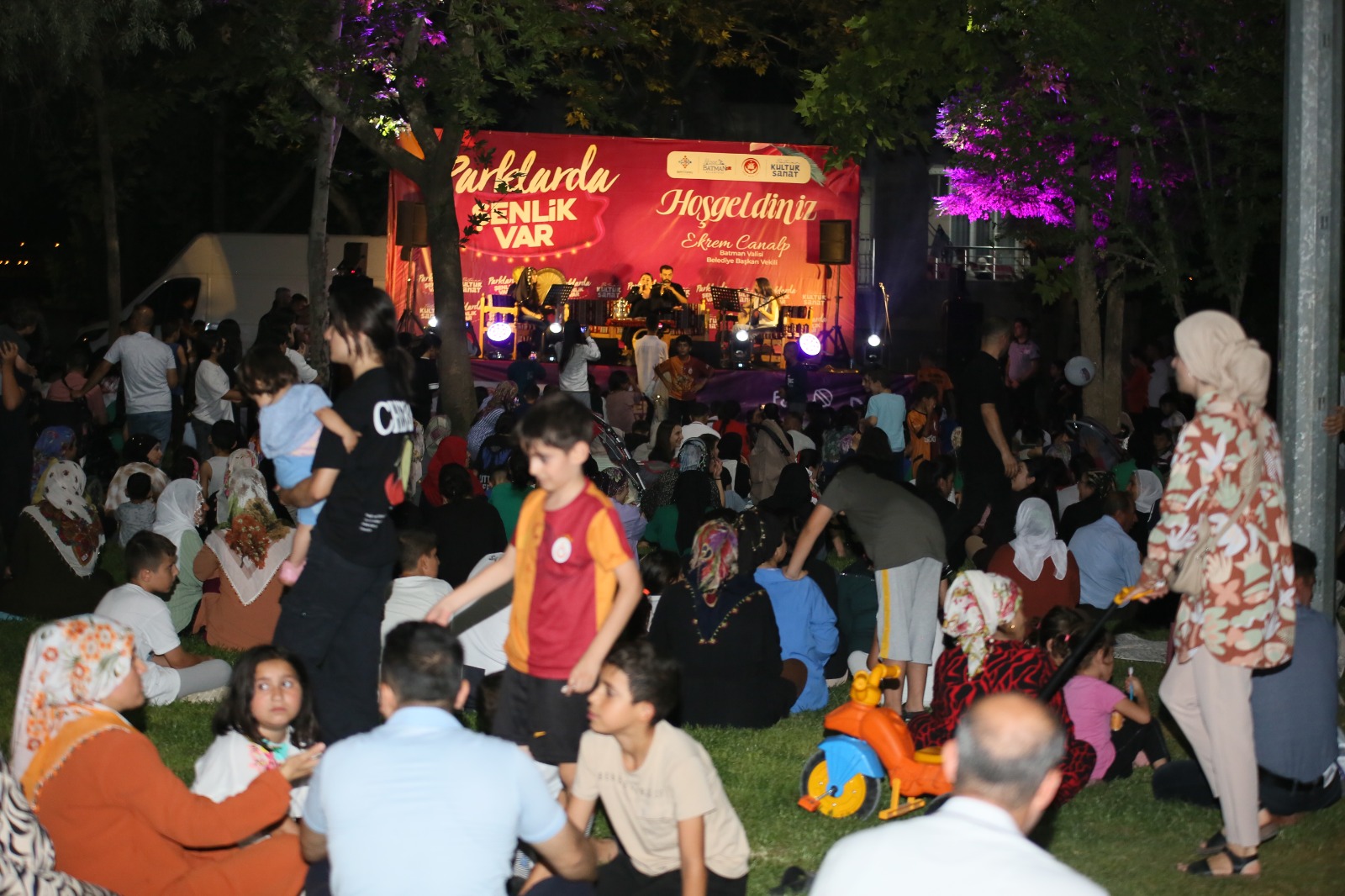 Parklarda şenlik var