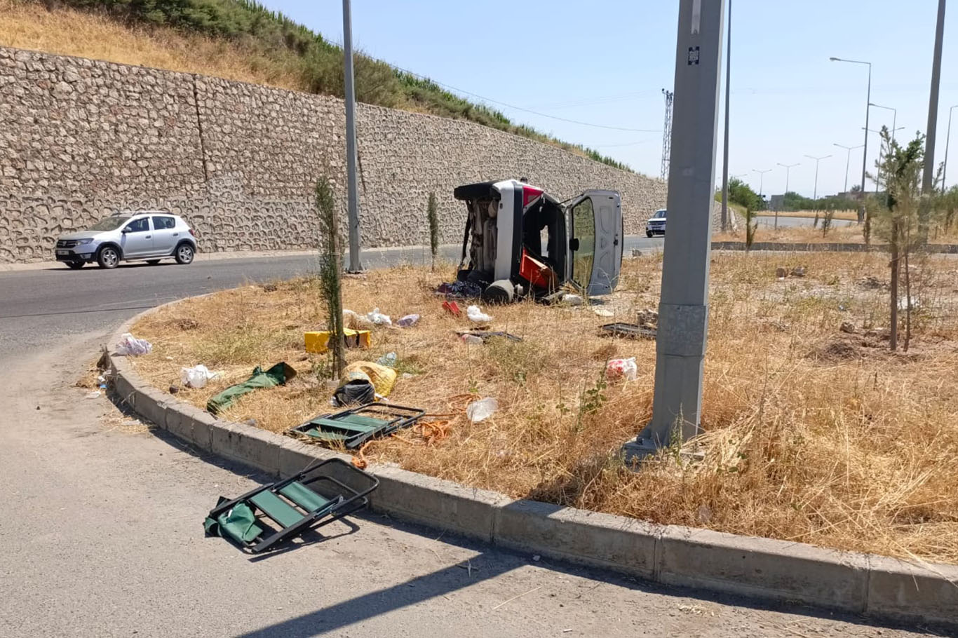 Pikniğe giderken takla attılar