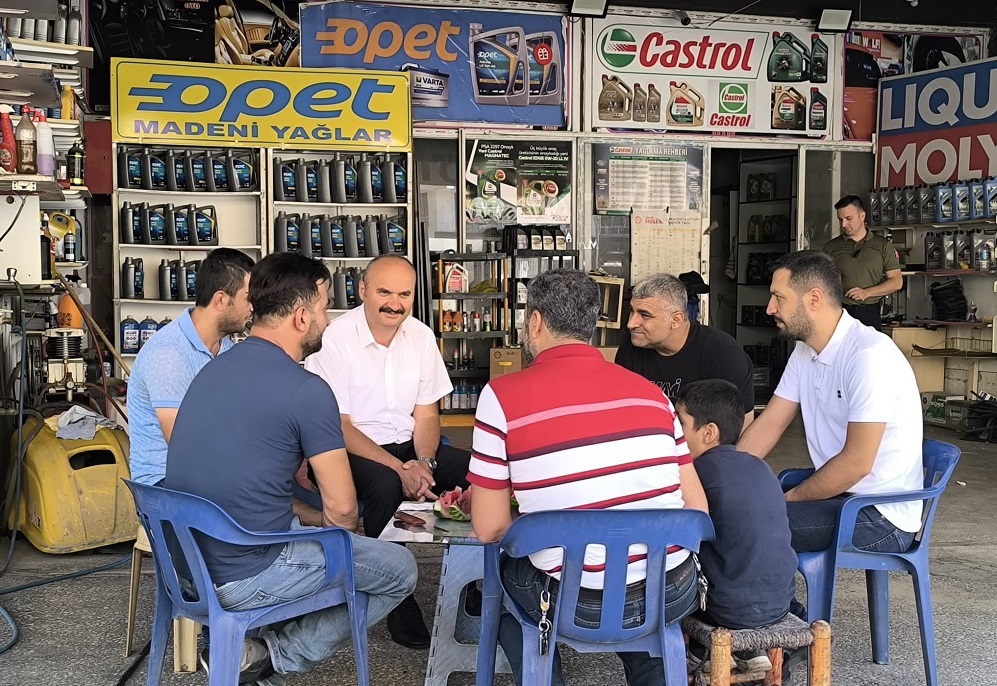 Pınarbaşı’nda esnaflarla buluştu