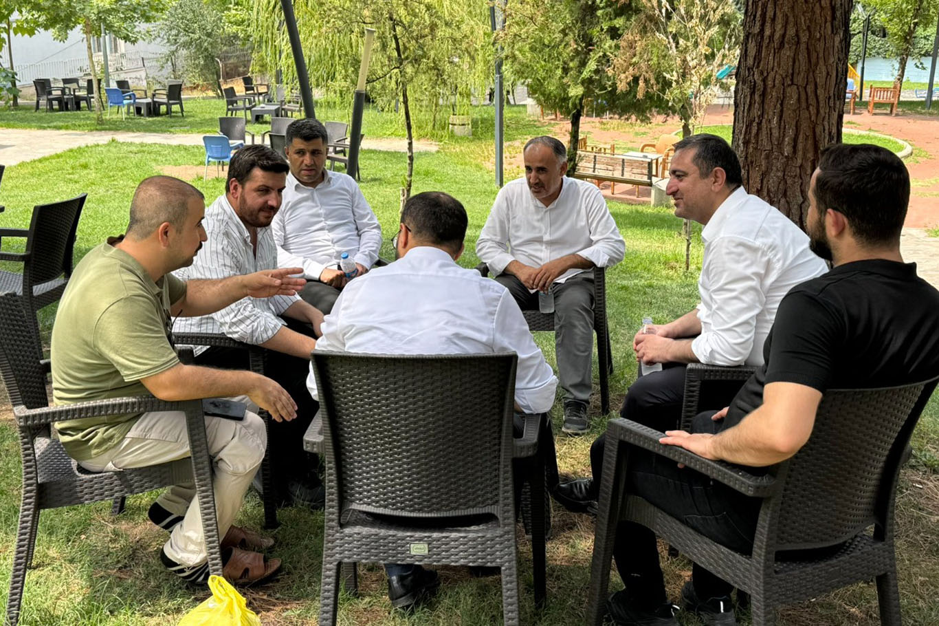 Ramanlı’dan vatandaşlarla çay sohbeti