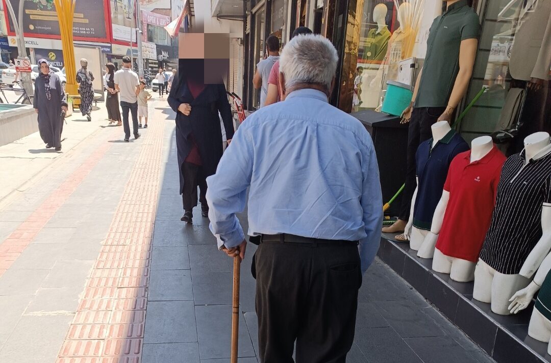 Sıcaklar yaşlıları tehdit ediyor!