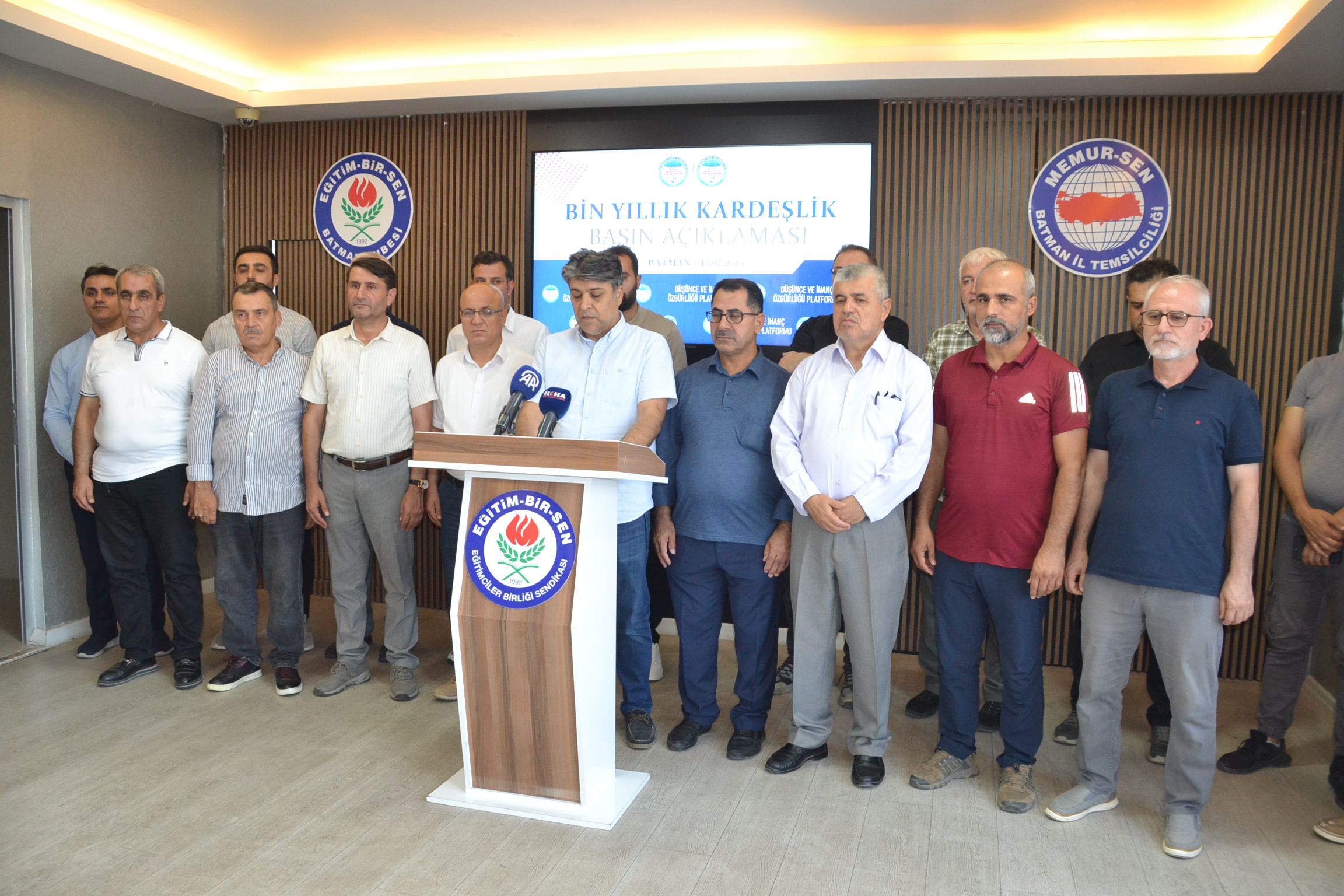“Silahlar sussun siyaset konuşsun”