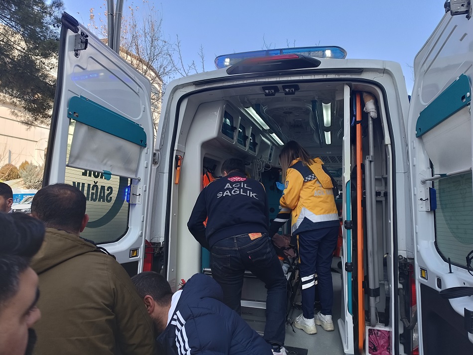 Elektrik akımına kapıldı