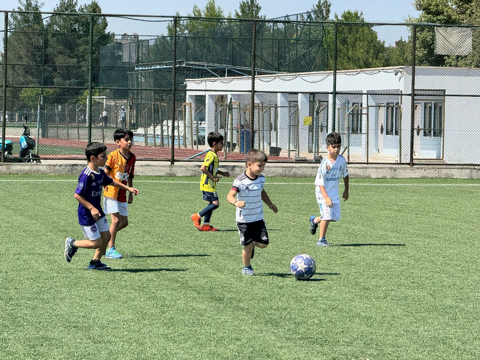 Geleceğin futbolcuları yetişiyor