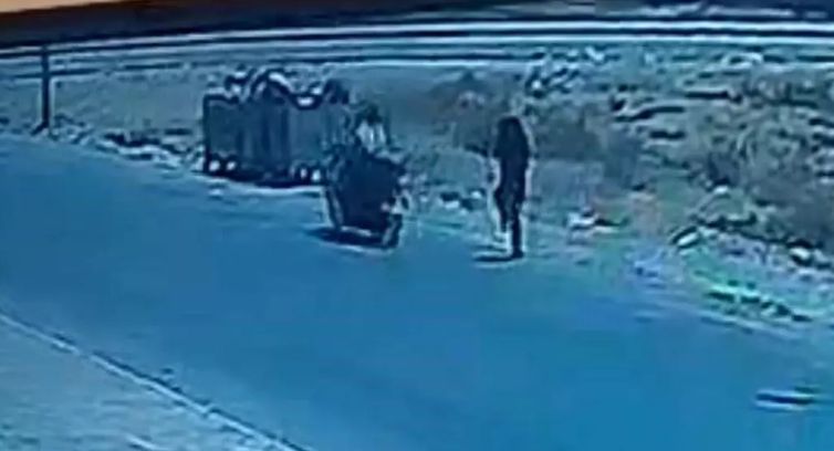 Genç kıza motosikletli saldırı!