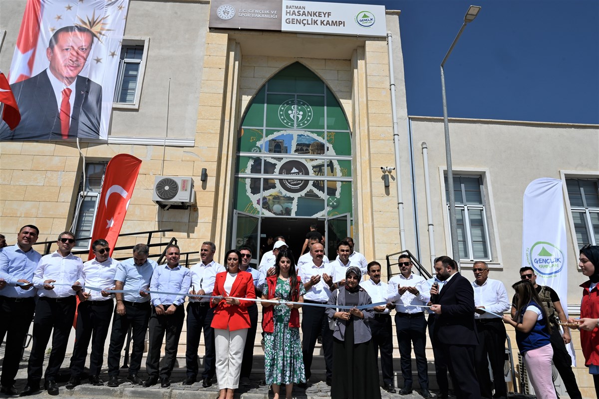 Gençlik merkezi ve kampı açıldı