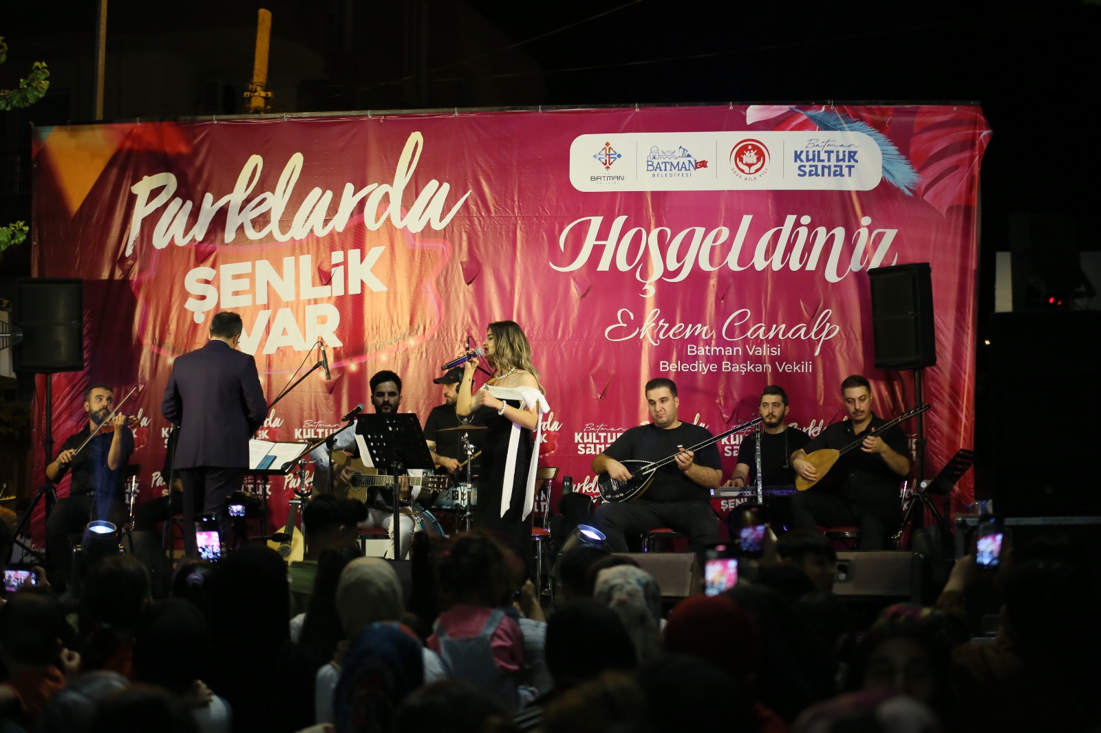 Gülistan caddesinde konser coşkusu