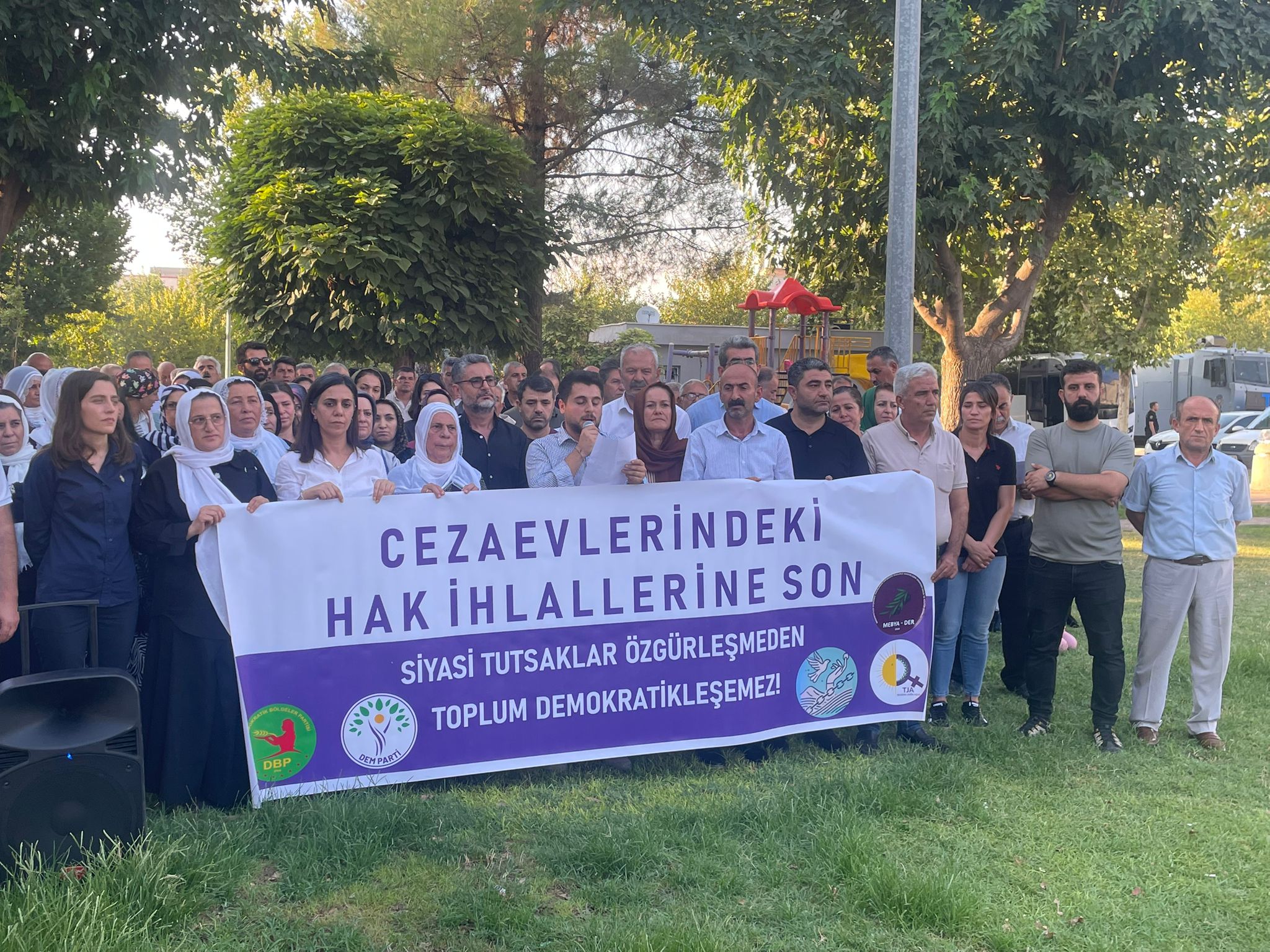 “Hasta mahpuslar acilen tahliye edilsin”