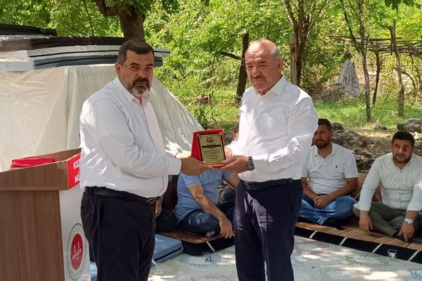 Hayırseverler plaketle onurlandırıldı
