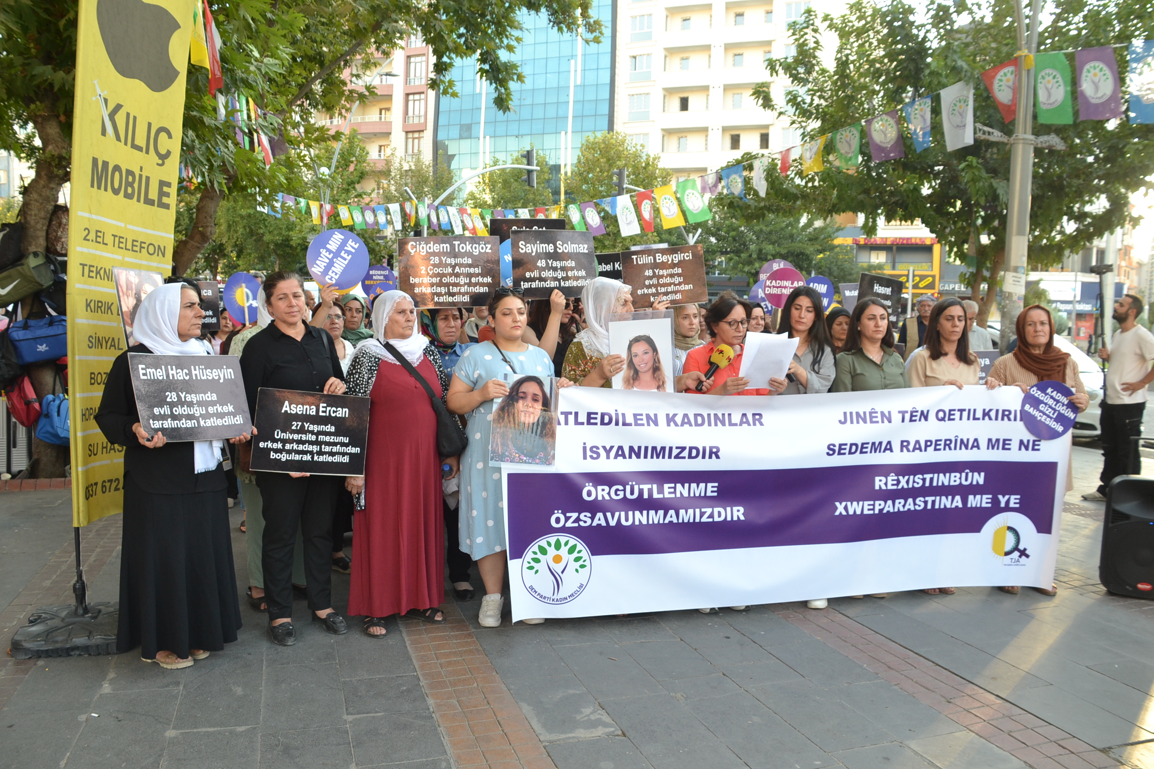Kadın katliamlarını protesto ettiler