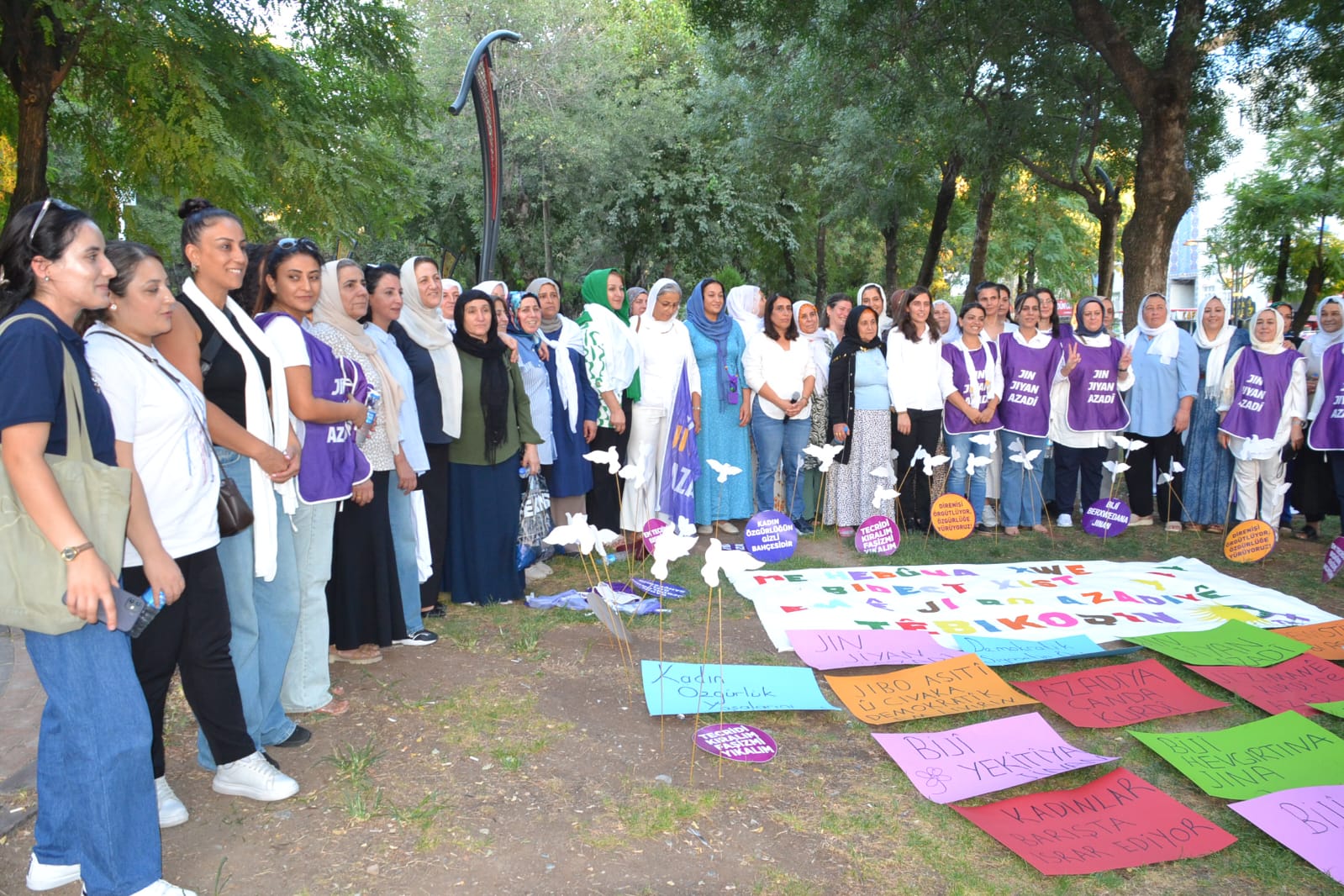 Kadınlardan ‘Barış Zinciri’