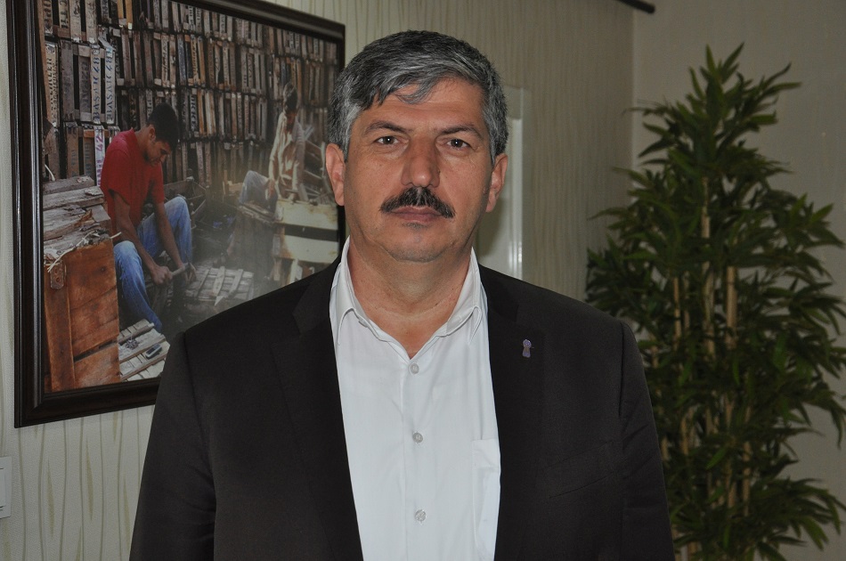 “Kaldırım çalışmaları esnafı zorluyor”