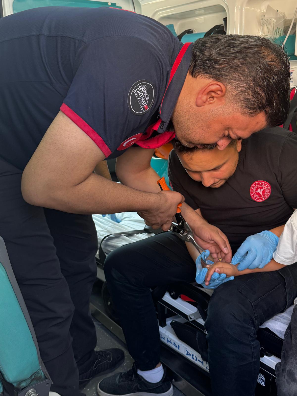 Küçük çocuğun imdadına yetiştiler